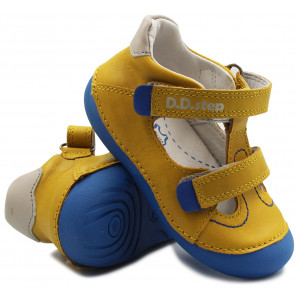 Pierwsze sandały do nauki...