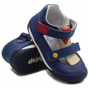 Pierwsze sandały do...