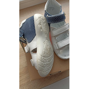 Sandały dla dziewczynki z truskawką Bartek t-11458/z14 II Gatunek