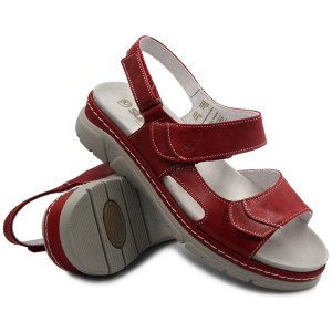 Eleganckie czerwone sandały...